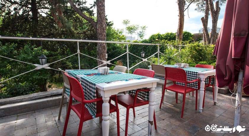 رستوران رو بازهتل پودینگ مارینا رزیدنس